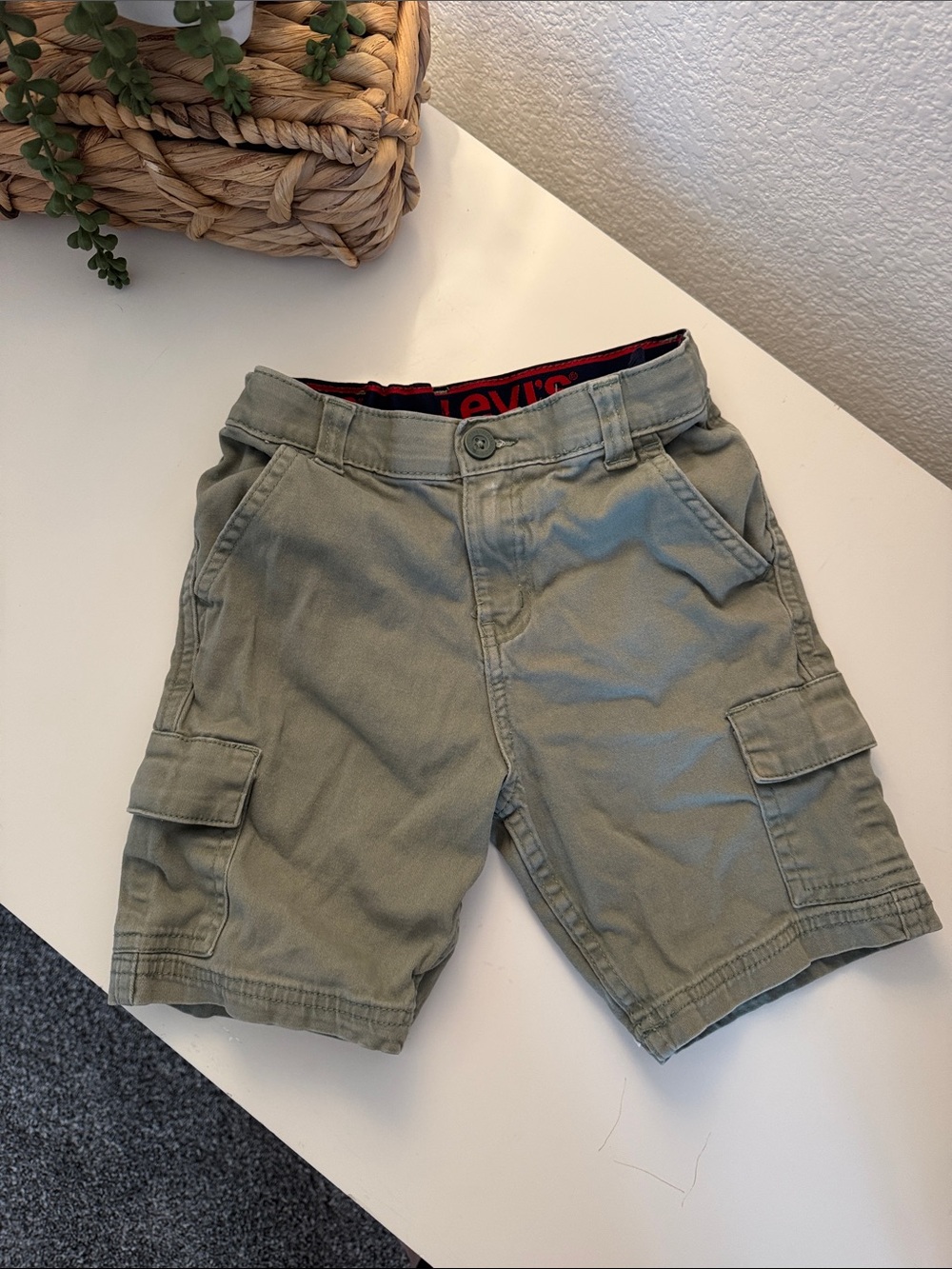 Levi's Boy’s Olive Cargo Shorts S (6-7)